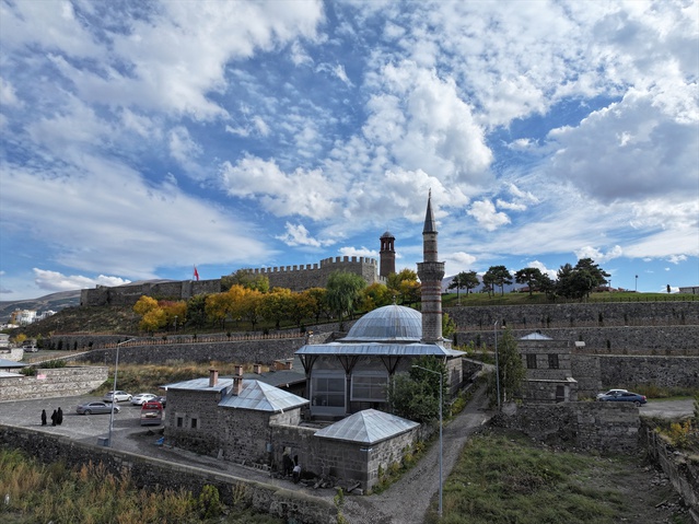 Erzurum'da 325 yıllık Kurşunlu Cami ve Medresesi'nde restorasyon 10 günde bitecek