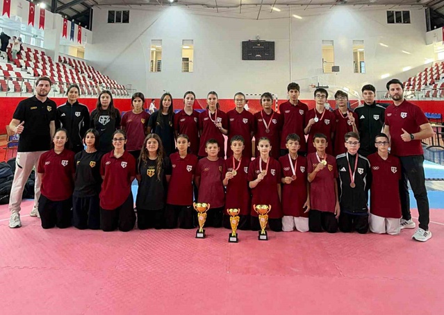 Aydınlı taekwondocular Kütahya'da 8 madalyayla genel klasmanı zirvede bitirdi