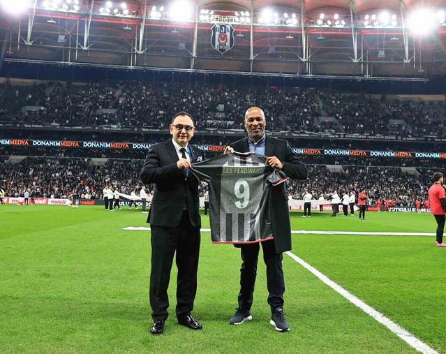 Les Ferdinand, Beşiktaş taraftarının desteğini Crystal Palace öncesi 'eşsiz' buldu