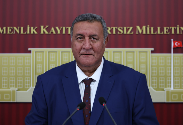 CHP'li Gürer, basın sorunları için Meclis Araştırma Önergesi'ni TBMM'ye sundu