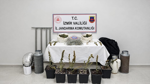 İzmir Karabağlar'da jandarma, 5 kilo 100 gram skunk ele geçirdi, şüpheli gözaltına alındı