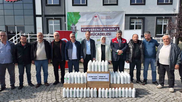 Düzce Çilimli'de kahverengi kokarca mücadelesinde 27 muhtara ürün dağıtıldı