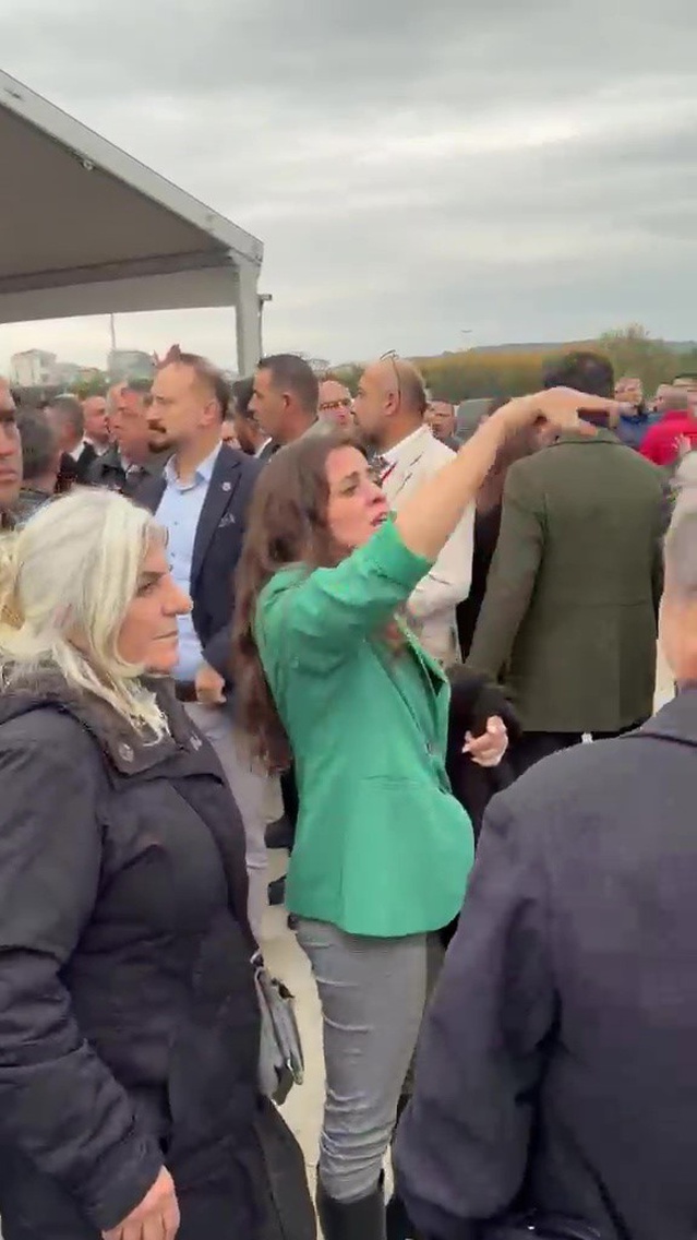 Maltepe'de Sivas Kültür Günleri'nde CHP ve YENİ Partililer sözlü kavgaya tutuştu