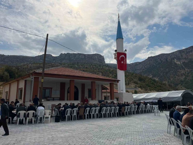 Malatya'nın Akçadağ ilçesinde Keklikpınarı Camisi törenle ibadete açıldı