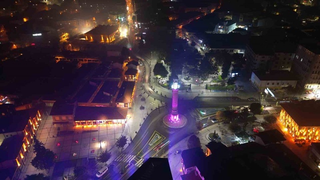 Çorum kent merkezini etkisi altına alan sis, ulaşım güzergahlarında görüşü azalttı