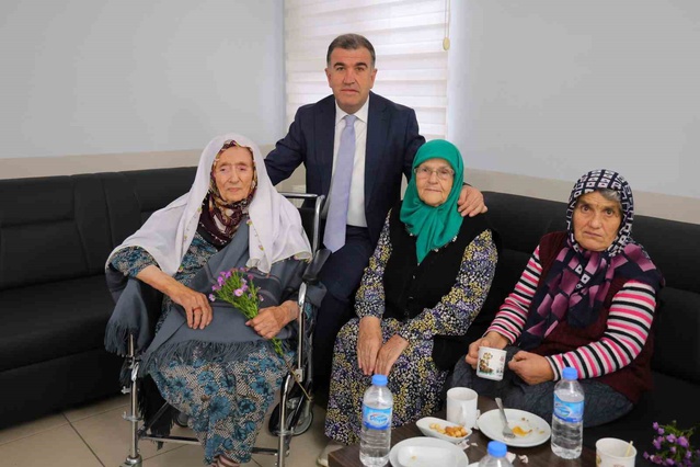 Bayburt Valisi Eldivan, huzurevi sakinlerine vefa göstermenin önemine değindi
