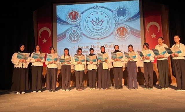 Kütahya Tavşanlı'da 5 İmam Hatip okulu ilk kez ortak kutlama programı düzenledi