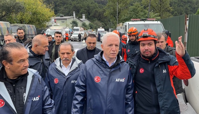 İstanbul'da yağış: Ayazağa'da 2 bin 500 kişi kurtarıldı, 3 kişiden haber yok