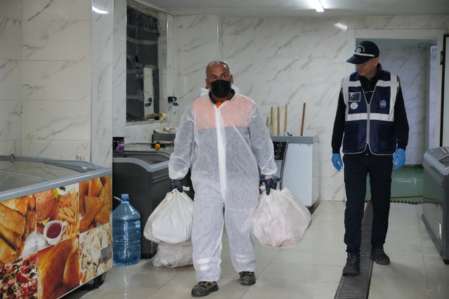 Gaziosmanpaşa'da 15 ton bozulmuş et ve et ürünü imha edilmek üzere el konuldu