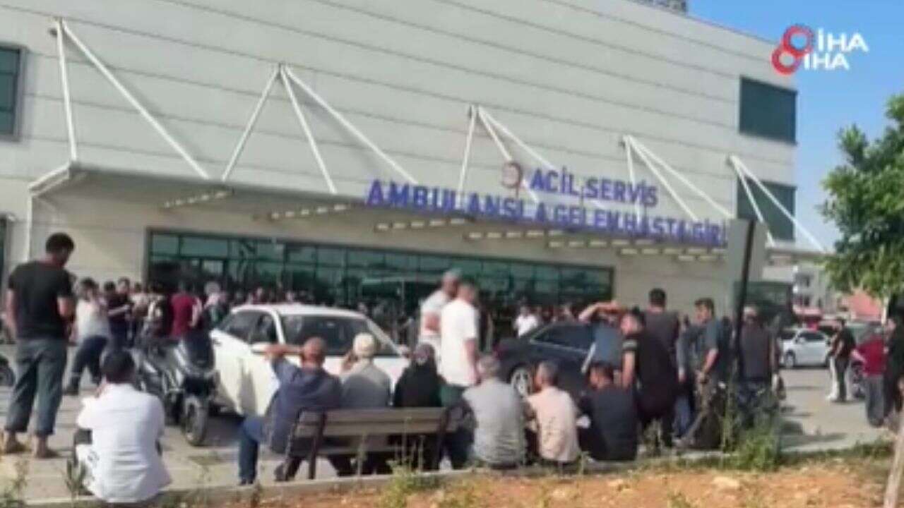 Yolcu otobüsü duvara girdi: Yaralılar var
