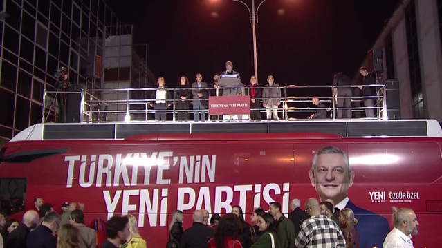 DİSK temsilcisi Arslanoğlu, Halk TV mitinginde kayyım ve tutuklamaları protesto etti