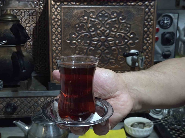 Samsun'da revize zam sonrası kahvehanede çay 20 TL'ye, çay ocağında 15 TL'ye yükseldi