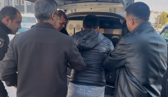 Kırıkkale'de firari M.T., 20 yıl 1 ay 28 gün hapisle cezaevine teslim edildi