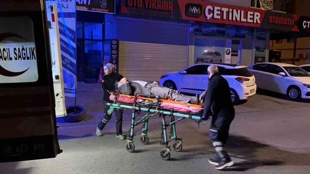 Kayseri Melikgazi'de ters yönden ilerleyen pikap kamyonete çarptı, 2 kişi yaralandı