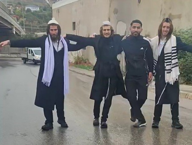 İzmir Konak'ta Hasedik Yahudiler, Netanyahu'nun seçim yenilgisini kutladı