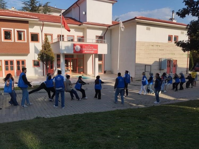 Bilecik Çocuk Evleri Sitesi'ndeki çocuklar gönüllü gençlerle birlikte vakit geçirdi