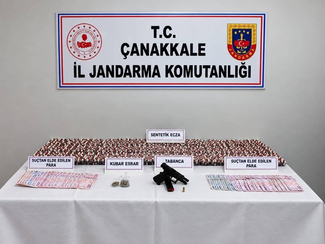 Çanakkale Biga'da 4 bin 738 sentetik hap ele geçirildi, 2 şüpheli tutuklandı