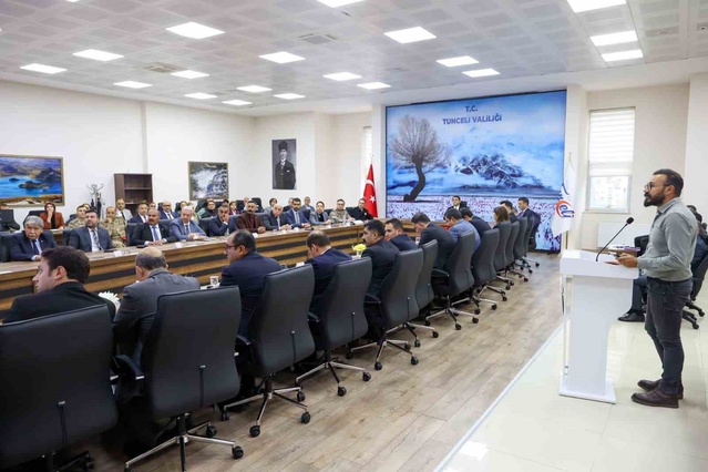 Tunceli'de yatırım toplantısı yapıldı, 130 projenin 88'i sürüyor, 18 proje tamamlandı