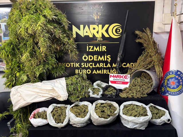 İzmir Ödemiş'te narkotik operasyonunda 7 kilo 671 gram esrar ele geçirildi