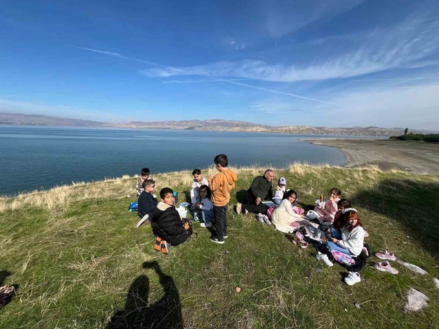 İsmetpaşa İlkokulu'ndan 28 öğrenci Elazığ'da kuş gözlemciliği eğitimine katıldı