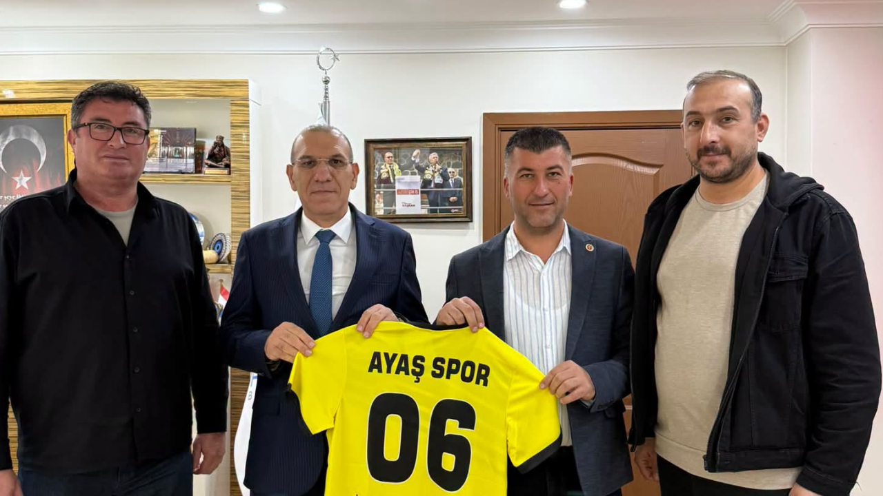 Ayaş Spor’dan Başkan Demircioğlu’na forma hediyesi
