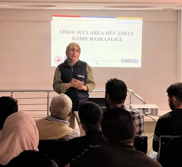 Kilis'te yabancı uyruklulara İl Göç İdaresi'nde siber güvenlik eğitimi verildi