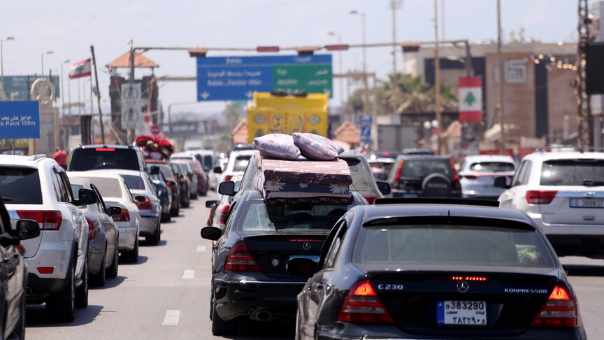 İsrail Savunma Bakanı, Lübnan'ın işgal altındaki güneyinden 200 bin sivili sürgün ettiklerini açıkladı