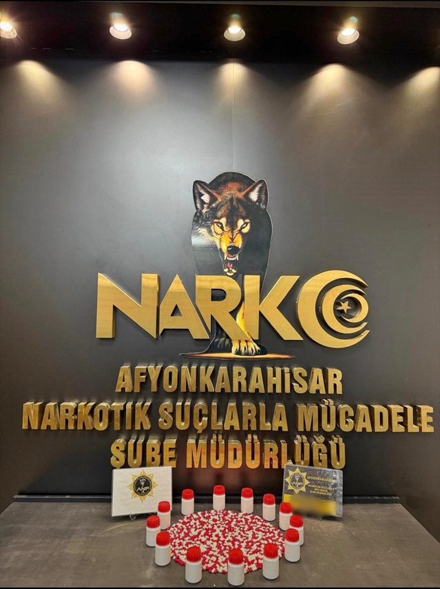 Afyonkarahisar-İzmir yolunda 594 sentetik hap ele geçirildi, 2 şüpheli tutuklandı