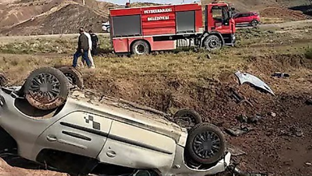 Siirt Baykan'da otomobil takla attı, aynı aileden 5 kişi yaralandı