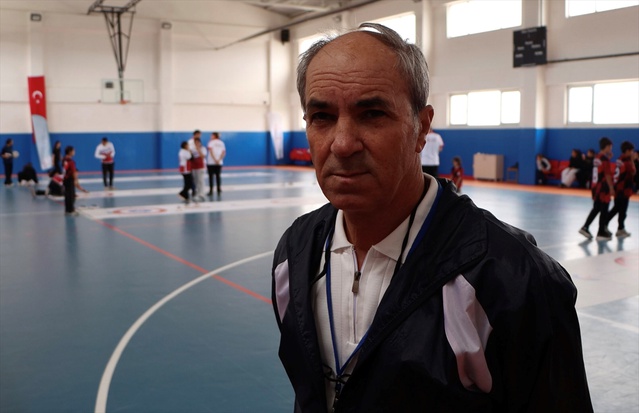 Isparta'da Cumhuriyet Bayramı Floor Curling Turnuvası başladı, 50 öğrenci yarıştı