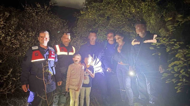 Aydın Kuşadası'nda kaybolan 4 kişilik yabancı aileyi jandarma gece sağ olarak buldu