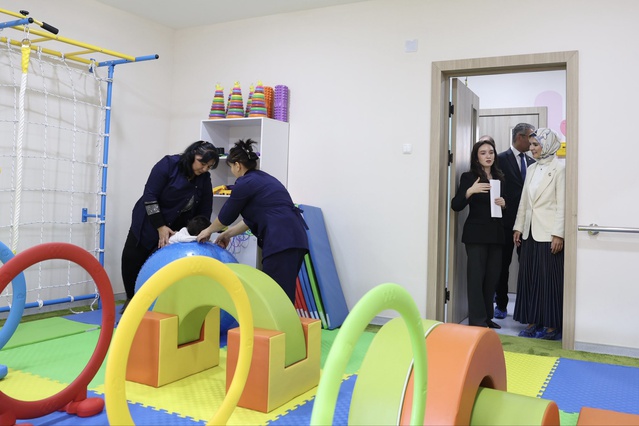 Bakan Göktaş, Semerkant'ta Özbek yetkiliyle sosyal hizmet merkezini ziyaret etti