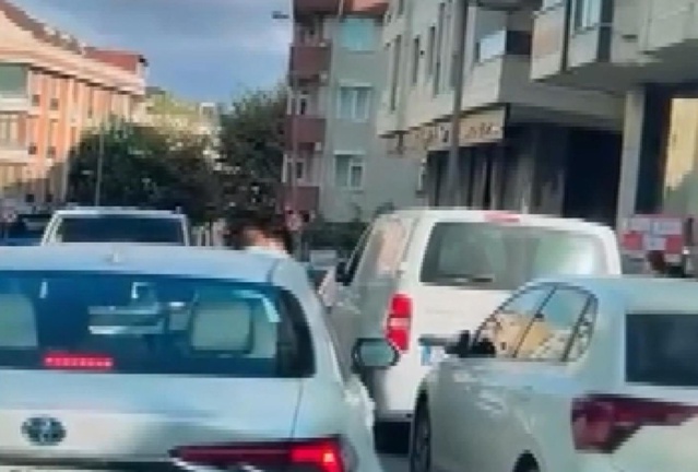 Avcılar'da esnafı boğazından tutup darbeden sürücüye 180 bin lira ceza verildi