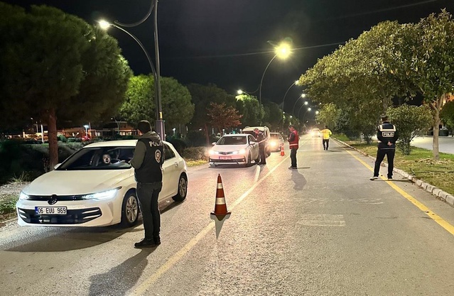 Balıkesir Edremit'te denetimde 6 bin 828 kişi sorgulandı, 39 aranan şahıs yakalandı