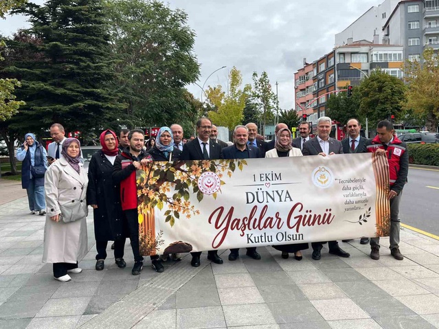 1 Ekim Dünya Yaşlılar Günü'nde Çorum'da farkındalık yürüyüşü yapıldı