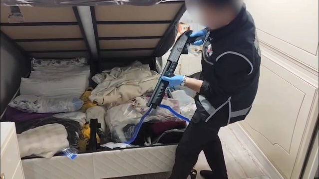 Bursa'da sanal medyadan suç örgütlerine eleman temin eden 25 kişi gözaltına alındı