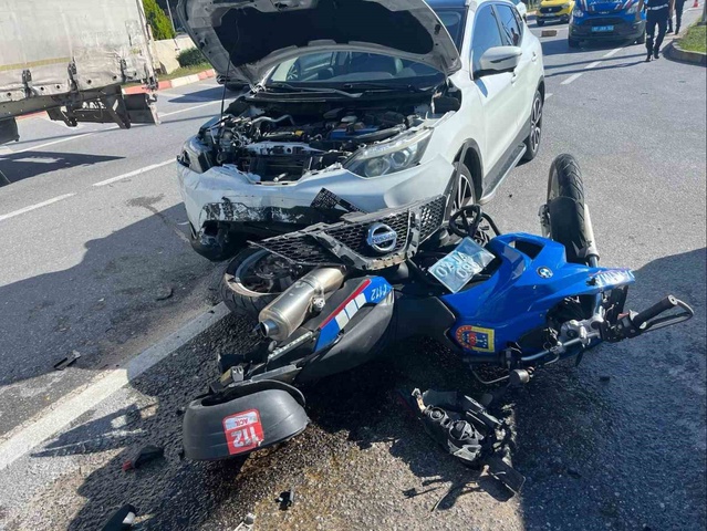 Manavgat D-400'de otomobil jandarma motosikletine çarptı, uzman çavuş yaralandı