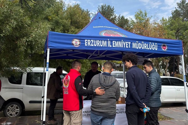Polis Erzurum'da 5 bin üniversite öğrencisine radikal yapılara karşı uyarıda bulundu