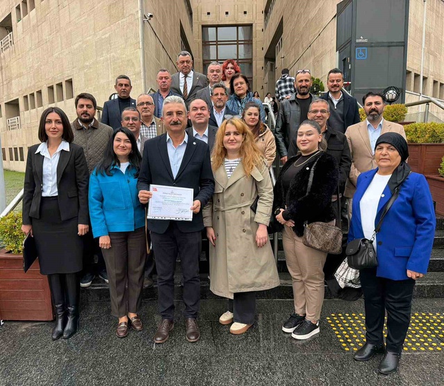 Yeni Parti Bursa İl Başkanı Yeşiltaş, Adliyede mazbatasını teslim alıp göreve başladı
