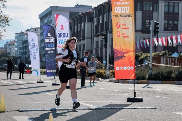 Ordu Yarı Maratonu'nda 8 ülkeden 707 sporcu yarıştı, 330 bin TL ödül dağıtıldı