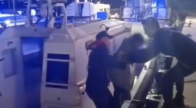 Ayvalık'ta batan tekneden 8 kişi kurtarıldı, kayıp doktorun cansız bedenine ulaşıldı