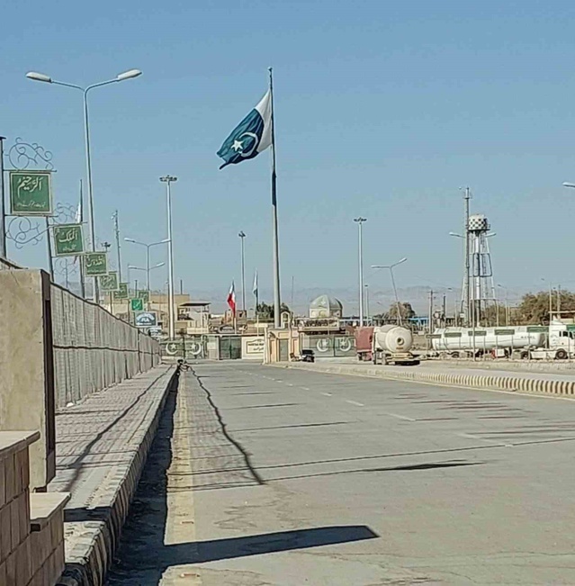 Pakistan'ın İran sınırında ticaret durdu, binlerce tır Belucistan'da mahsur kaldı