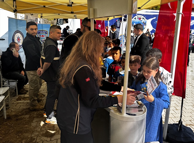 Aksaray Sultanhanı'da bilim şenliği, Konya Bilim Tırı ve savunma maketleriyle açıldı