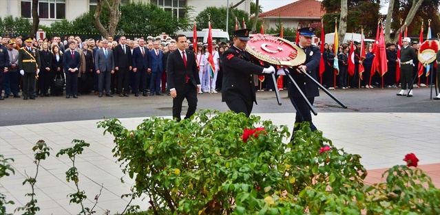 Gelibolu'da Cumhuriyet'in 103. yılı için Atatürk Anıtı'nda çelenk sunuldu