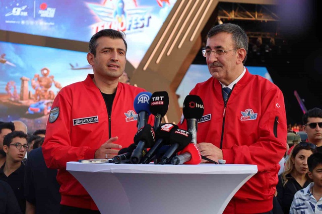 Cevdet Yılmaz ve Selçuk Bayraktar TEKNOFEST Güneydoğu'da gençlere seslendi