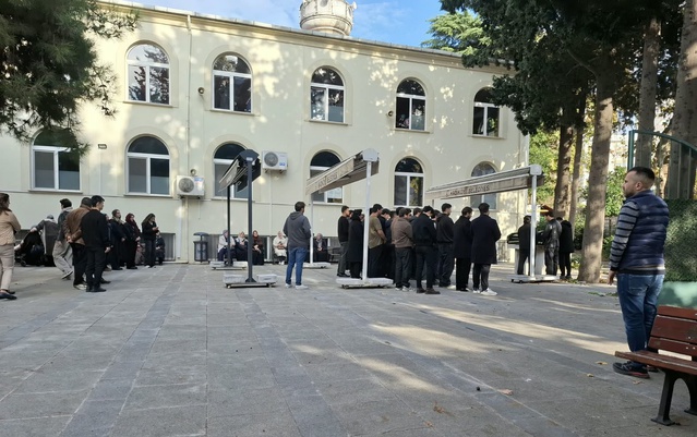 Konserde fenalaşıp hayatını kaybeden Ramazanoğlu Sahrayıcedid'de defnedildi