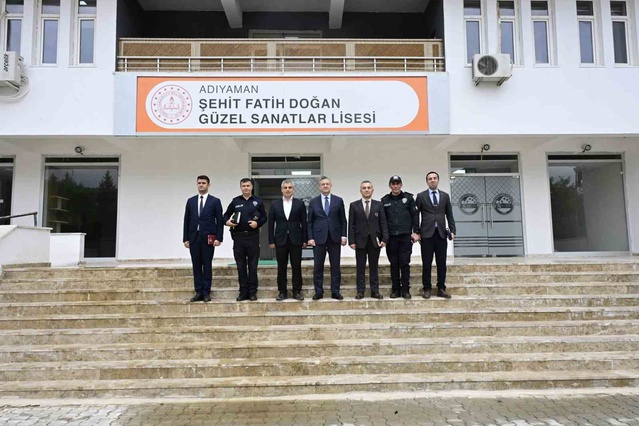 Adıyaman İl Emniyet Müdürü Arzum Nazman, okullardaki polis denetimlerini inceledi