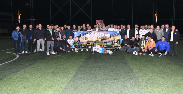 Lapseki'de 12 takımın katıldığı Gönül Dostları futbol turnuvası başladı
