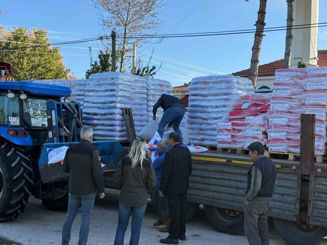 Söğüt'te 51 çiftçiye 22 bin 500 kilo yem bitkisi tohumu yüzde 50 hibeyle dağıtıldı