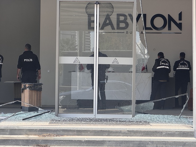 Bursa Nilüfer'de satış ofisine ateş açan şüpheli, alacağı nedeniyle gözaltına alındı